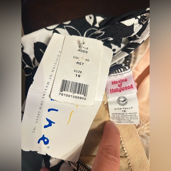 Vintage Tropical
Flowers Maxine of Hollywood Island Luxe 90's does 1950's. NWT - Picture 6 of 8